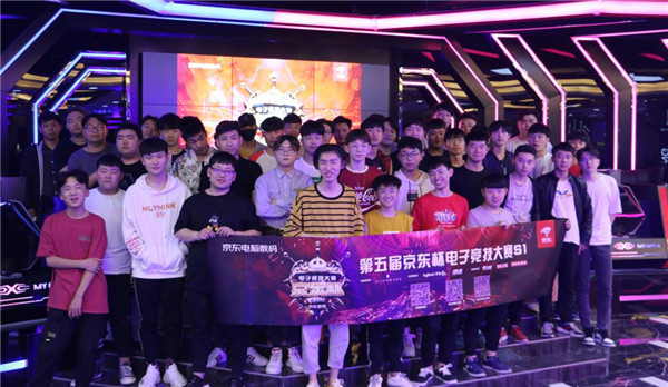 只有两名球 只有两名球